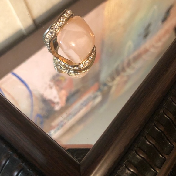 Beautiful Pink Stone And Rhinestone Ring - Picture 4 of 9